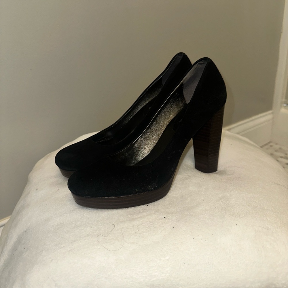 Banana Republic Suede Pumps